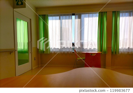 waiting room 119983677