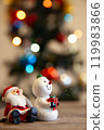 聖誕老人和燈飾 119983866