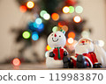 聖誕老人和燈飾 119983870
