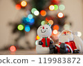 聖誕老人和燈飾 119983872