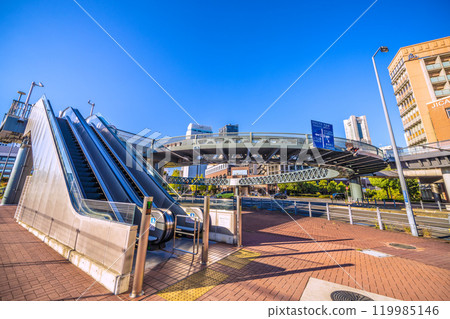 日本的橫濱市容 一座有步行橋的城市...新光環路、橫濱地標塔等景觀 = 7th 119985146