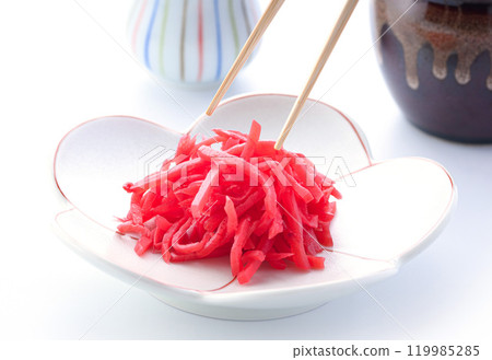 Chopped pickled ginger (thinly sliced pickled ginger) 119985285
