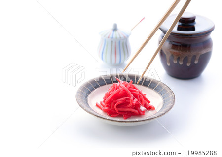 Chopped pickled ginger (thinly sliced pickled ginger) 119985288