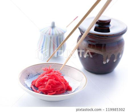 Chopped pickled ginger (thinly sliced pickled ginger) Chopped pickled ginger (thinly sliced pickled ginger) 119985302