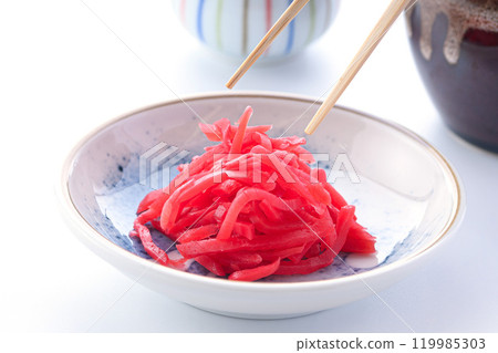 Chopped pickled ginger (thinly sliced pickled ginger) 119985303