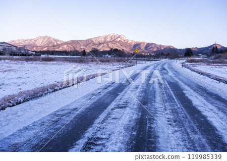 蒜山高原雪路 119985339