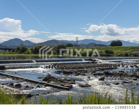 View of the mountains of Osaka from the Yamato River riverbed 119985538