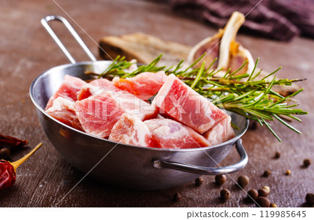 raw meat with spice in pan raw meat with spice in pan 119985645