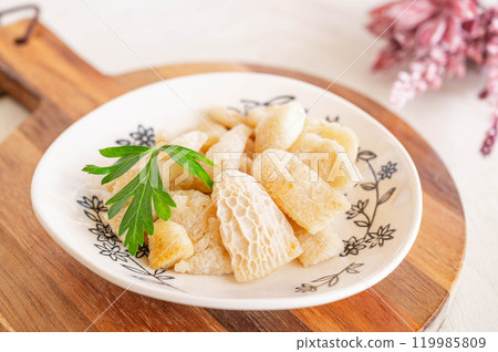 Stir-fried turtle mushrooms 119985809