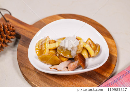 磨碎的天然蘑菇 119985817