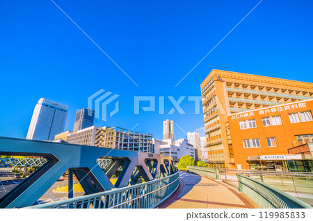 日本的橫濱市容 一座有步行橋的城市...新光環路、橫濱地標塔等景觀 = 7th 日本的橫濱市容 一座有步行橋的城市...新光環路、橫濱地標塔等景觀 = 7th 119985833