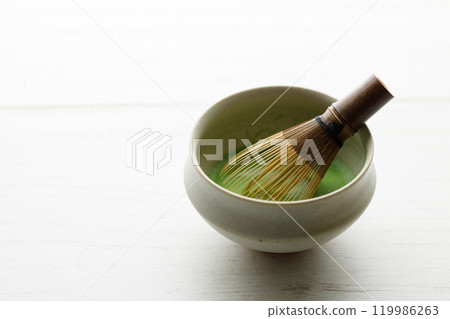 Cup of fresh matcha tea on white wooden table. 119986263