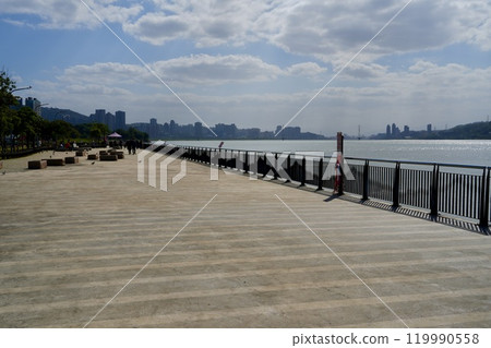 台灣淡水河畔風景（台灣新北市淡水區） 119990558