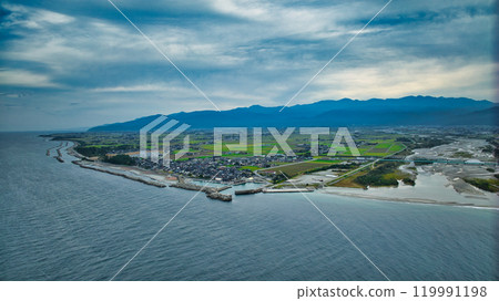 Autumn near the mouth of the Kurobe River, a first-class river in Toyama Prefecture Autumn near the mouth of the Kurobe River, a first-class river in Toyama Prefecture 119991198