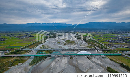 Autumn near the mouth of the Kurobe River, a first-class river in Toyama Prefecture 119991213