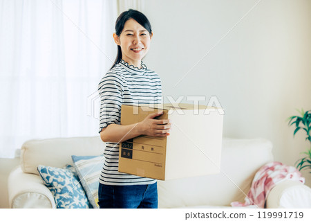 A woman preparing to move 119991719