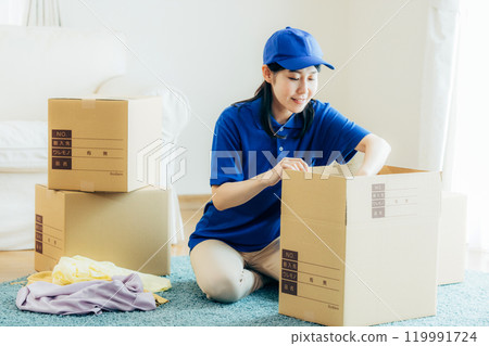 準備搬家的女承包商 119991724