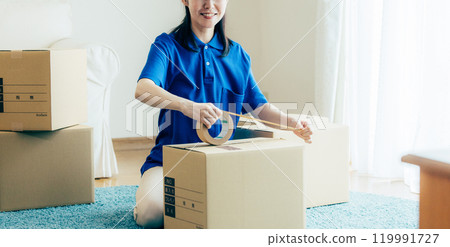 準備搬家的女承包商 119991727