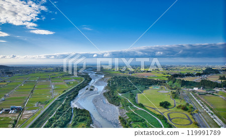 Autumn scenery around the red Aimoto Bridge over the Kurobe River Autumn scenery around the red Aimoto Bridge over the Kurobe River 119991789