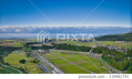 Autumn scenery around the red Aimoto Bridge over the Kurobe River Autumn scenery around the red Aimoto Bridge over the Kurobe River 119991791