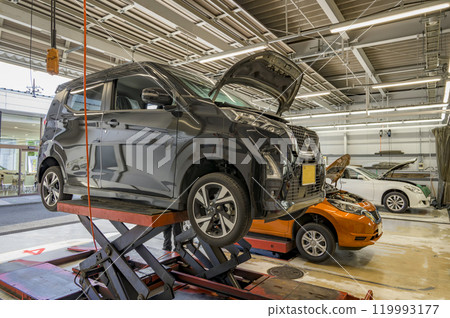 Automobile repair shop 119993177