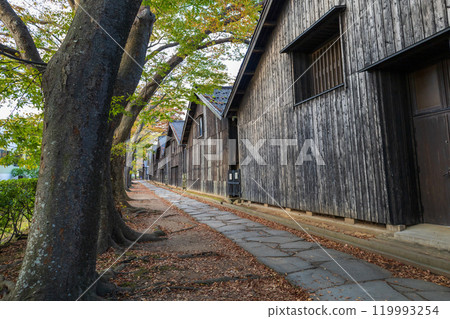 被秋葉包裹的三共倉庫 119993254