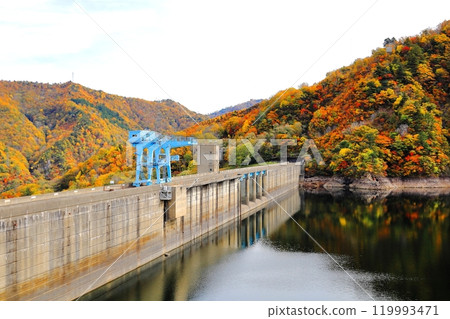 Tagokura Dam in autumn colors, Tadami Town, Aizu District, Fukushima Prefecture Tagokura Dam in autumn colors, Tadami Town, Aizu District, Fukushima Prefecture 119993471