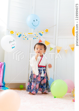 一家人為1歲男孩慶祝生日，1歲 119994073