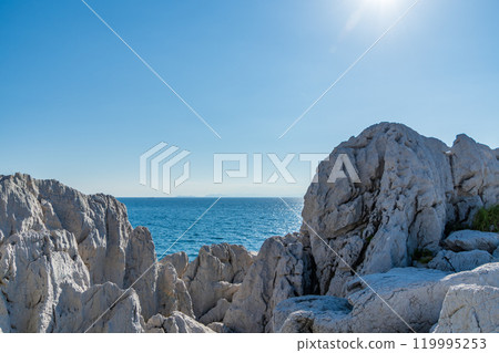 Rocks and sea in the sun 119995253