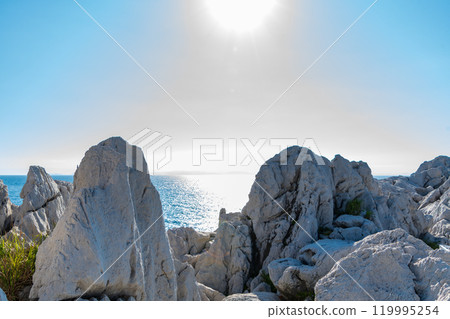 Rocks and sea in the sun 119995254