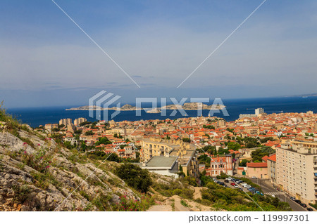Aerial view of Frioul islands, the Chateau d'If (If castle) and the town of Marseille, France 119997301
