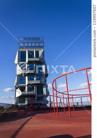 Konditaget Luders, Park and Play rooftop playground with outdoor gym on a car park above the harbour scenery of Copenhagen, Nordhavn, Denmark 119997607