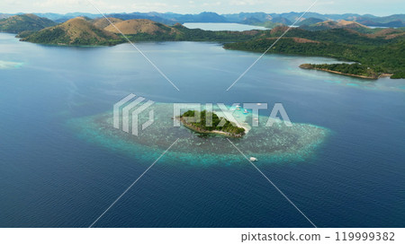 Tropical Philippines island and boats Tropical Philippines island and boats 119999382