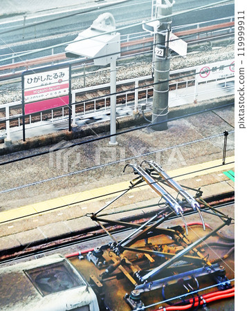 Sanyo Electric Railway, upper pantograph cut while stopped [Vertical composition] 119999911