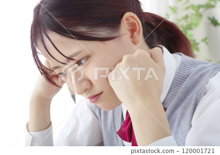 A high school girl studying with a serious expression A high school girl studying with a serious expression 120001721