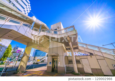 日本橫濱城市景觀 一座擁有人行天橋的城市...俯瞰新橫濱站和其他地區。站前道路維修已完成...一線希望... = 7日 120002966