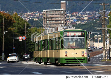 [Hiroshima Electric Railway] 3700 series ~ Greenliner ~ (Main Line: Nishikannon-cho ~ Fukushima-cho) 120003045