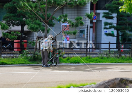 已歸還駕照的老人 已歸還駕照的老人 120003060