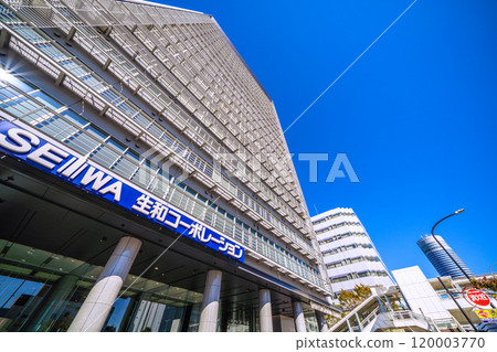 Yokohama cityscape in Japan, overlooking Shin-Yokohama Station and Shin-Yokohama Square Building in front of "Shin-Yokohama Vista Walk" (7th) Yokohama cityscape in Japan, overlooking Shin-Yokohama Station and Shin-Yokohama Square Building in front of "Shin-Yokohama Vista Walk" (7th) 120003770