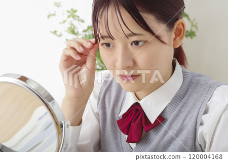高中女孩早上做好準備 高中女孩早上做好準備 120004168