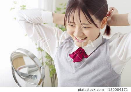 高中女孩早上做好準備 120004171