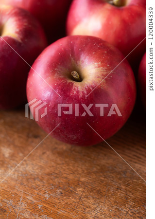 Reasonably priced red apples 120004339