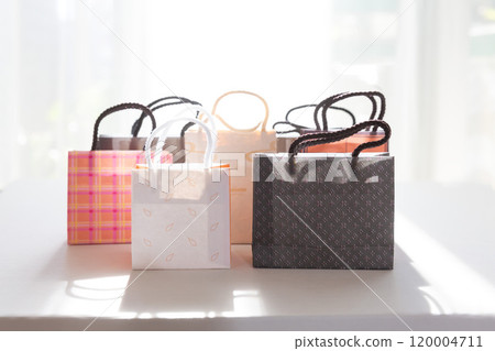 Miniature shopper shopping shopping image Miniature shopper shopping shopping image 120004711