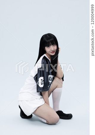 Korean Woman in Her 20s Poses On One Knee wearing In Block Core fashion 120004999