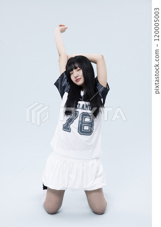 Korean Woman in Her 20s Poses On One Knee wearing In Block Core fashion 120005003