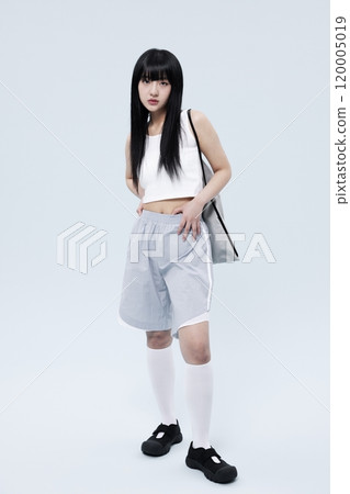 Korean Woman in 20s Poses Standing in Gray Shorts 120005019