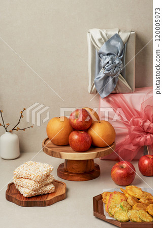 Gift cloth and rich Chuseok food Gift cloth and rich Chuseok food 120005973