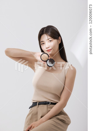 A woman posing with a blusher 120006073