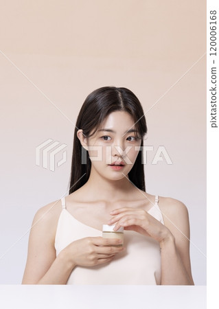 A Woman in Her 20s Posing With Cosmetics A Woman in Her 20s Posing With Cosmetics 120006168