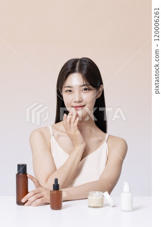 A Woman in Her 20s Posing With Cosmetics A Woman in Her 20s Posing With Cosmetics 120006261